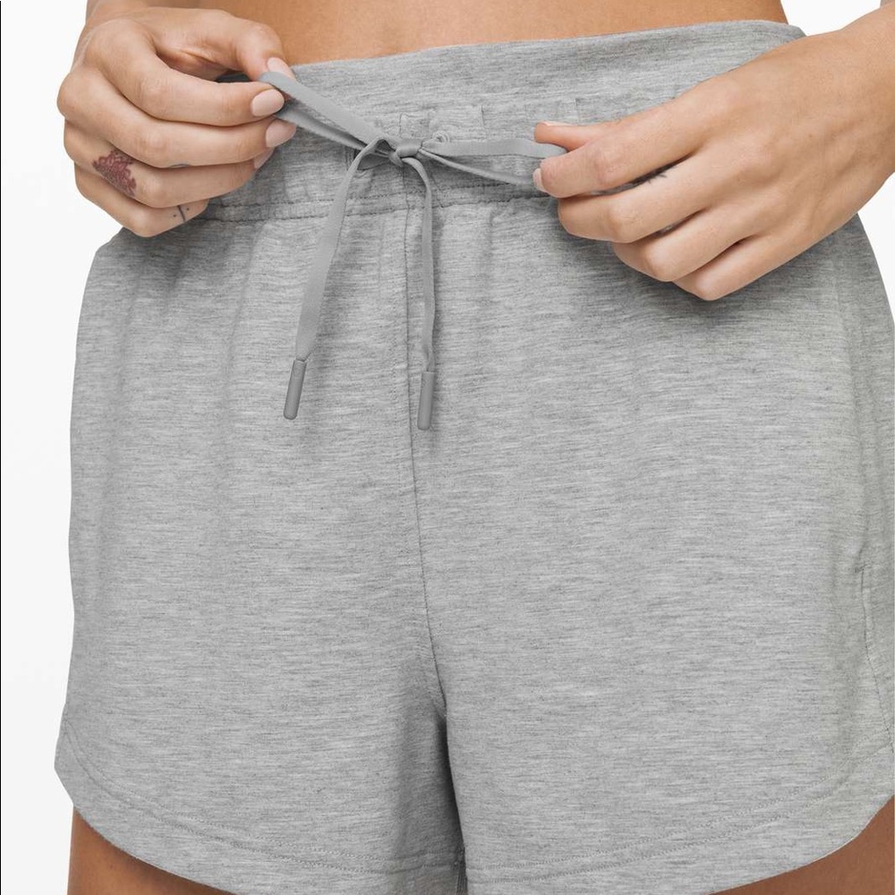 NWT Lululemon inner glow shorts sz 4